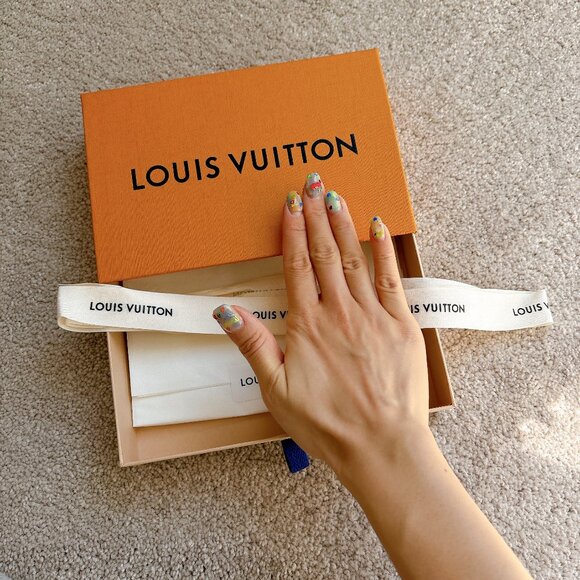 BRAND NEW LOUIS VUITTON BOX, RIBBON, ETC. - Picture 4 of 5